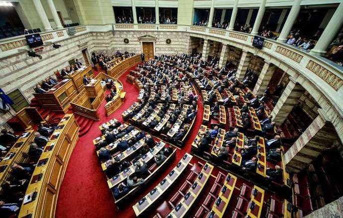 Τρεις κηδείες και ένας γάμος στο πολιτικό σκηνικό της χώρας