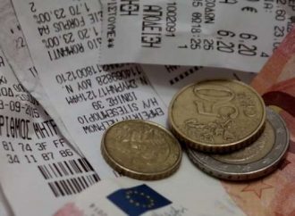 Λάρισα: Αρνήθηκε να κόψει απόδειξη, γιατί της έκανε δώρο τη σακούλα!