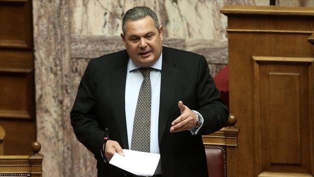 Νέο “σόου” Καμμένου στη Βουλή
