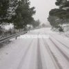 Κακοκαιρία «Χιόνη»: Χιονίζει στην Πάρνηθα – Έκλεισε ο δρόμος