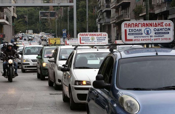 Σε ομηρία οι οδηγοί άνω των 74 ετών