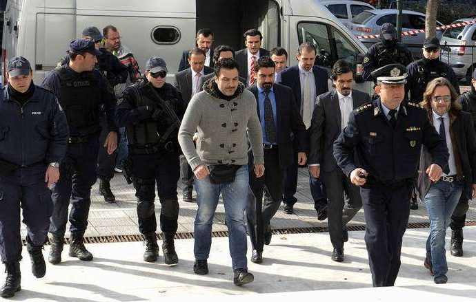 Η Άγκυρα επικήρυξε τους οκτώ στρατιωτικούς