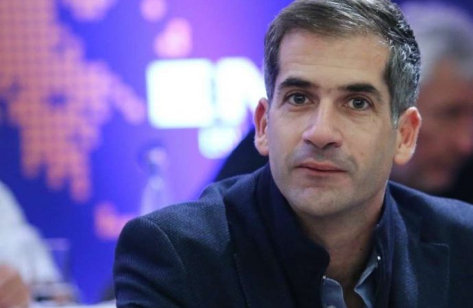 Δημοσκόπηση δίνει την πρωτιά στον Κώστα Μπακογιάννη για τον Δήμο Αθηναίων