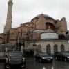 Στην Αγία Σοφία ο Τσίπρας: Η… μαύρη γάτα και το γέλιο του πρωθυπουργού