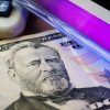 Εργαστήριο παραχάραξης χαρτονομισμάτων στο Κορδελιό: Πάνω από 150.000 πλαστά δολάρια