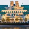 Το Brexit παρατείνει τη θητεία του επικεφαλής της MI6