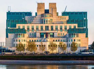 Το Brexit παρατείνει τη θητεία του επικεφαλής της MI6