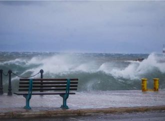 Xιόνια στα ορεινά, καταιγίδες και άνεμοι 10 μποφόρ στο Αιγαίο – Εξασθενεί η «Χιόνη» από το βράδυ