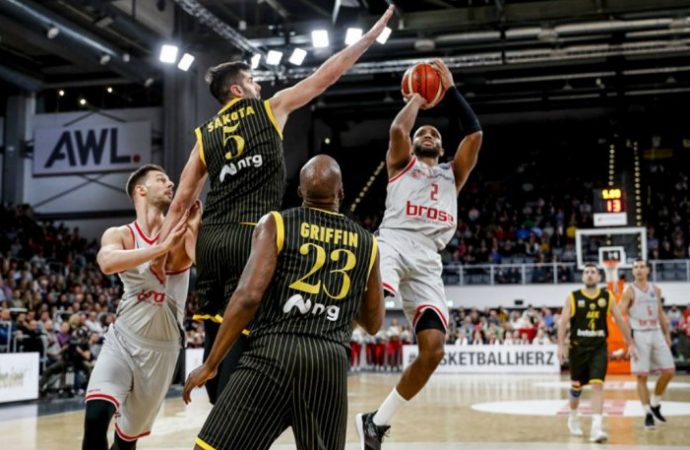Basketball Champions League: «Λύγισε» στο τέλος η ΑΕΚ