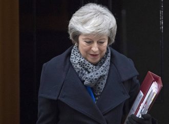 Brexit: Ανάσα ανακούφισης από τη Τερέζα Μέι – Κέρδισε την ψήφο εμπιστοσύνης