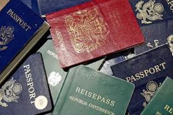 8.668 πλαστά διαβατήρια προσφύγων έχουν εντοπίσει οι Σκοπιανοί