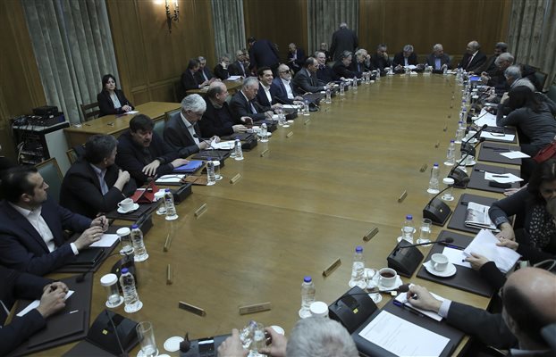 Ο Τσίπρας στο Υπουργικό έκανε ένα βήμα πίσω στο ασφαλιστικό-αγροτικό