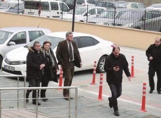 Στη φυλακή χωρίς κατηγορητήριο παραμένουν οι δύο αξιωματικοί