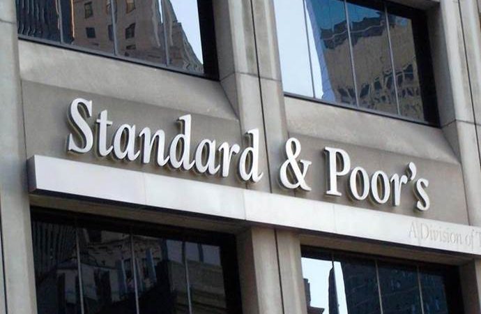 Standard & Poor’s: Αναβάθμισε τις τέσσερις συστημικές ελληνικές τράπεζες