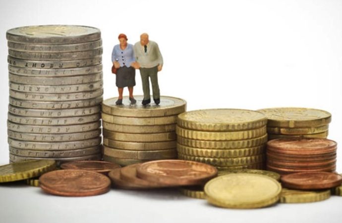 Διπλός κόφτης στις επικουρικές – Σοκ για 200.000 συνταξιούχους – Μειώσεις έως 50%