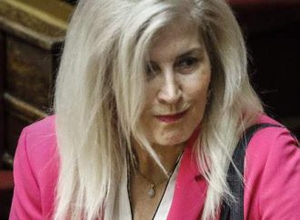 Πρωτοφανής ατάκα από την Αυλωνίτου (ΣΥΡΙΖΑ): Ο Μητσοτάκης λέει «π@π@ριές» [βίντεο]