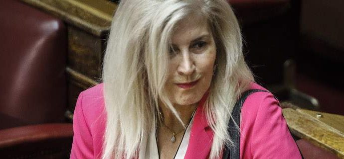 Πρωτοφανής ατάκα από την Αυλωνίτου (ΣΥΡΙΖΑ): Ο Μητσοτάκης λέει «π@π@ριές» [βίντεο]