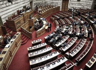 Βουλή: Αντιπαράθεση με φόντο τροπολογία για ανανέωση συμβάσεων στο Δημόσιο