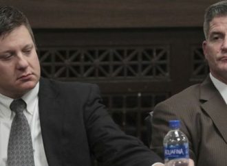 ΗΠΑ: Λευκός πρώην αστυνομικός κρίθηκε ένοχος για τον φόνο μαύρου έφηβου -Τον είχε πυροβολήσει 16 φορές