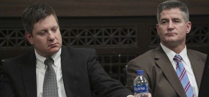 ΗΠΑ: Λευκός πρώην αστυνομικός κρίθηκε ένοχος για τον φόνο μαύρου έφηβου -Τον είχε πυροβολήσει 16 φορές