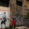 «Οι Ελληνες της μεσαίας τάξης πουλάνε τις περιουσίες τους»
