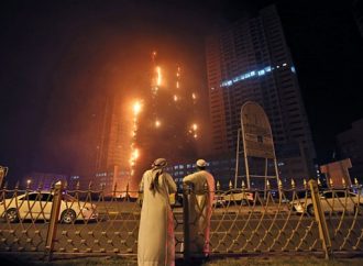 Στις φλόγες ουρανοξύστες στα Ηνωμένα Αραβικά Εμιράτα