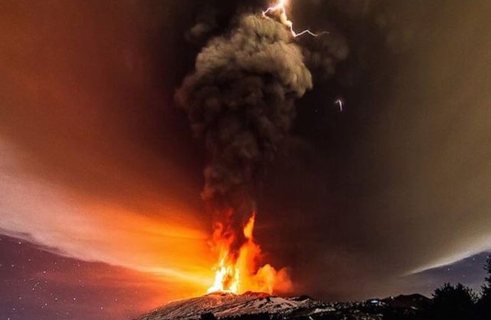 Αίτνα: Εντυπωσιακό βίντεο και εικόνες από την έκρηξη
