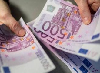 Καταγραφή στοιχείων όσων ανταλλάσσουν χαρτονομίσματα 500 ευρώ