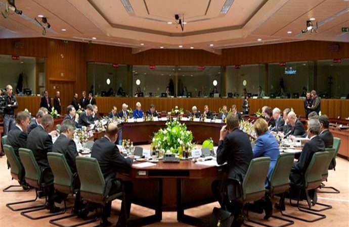 Σκληρές διαπραγματεύσεις στο Eurogroup – Παραμένει η κόντρα μεταξύ ΔΝΤ και Σόιμπλε για το χρέος