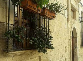 Γκροτάλιε: Η γραφική πόλη της Ιταλίας που θα στέλνει τουρίστες στο Διάστημα με 250.000 ευρώ