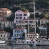 Έφτασε με ελικόπτερο στην Ιθάκη ο Τσίπρας -Διάγγελμα σε λίγο για την έξοδο