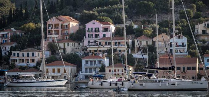 Έφτασε με ελικόπτερο στην Ιθάκη ο Τσίπρας -Διάγγελμα σε λίγο για την έξοδο
