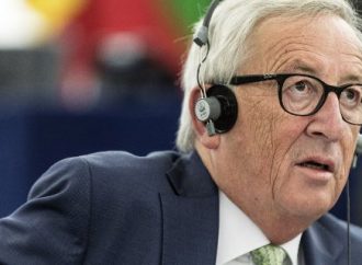 Γιούνκερ: Η Κομισιόν θα προτείνει αλλαγές στον ιταλικό προϋπολογισμό, αν είναι απαραίτητο