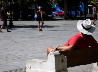 Αυξάνονται οι τουρίστες αλλά όχι η κατανάλωση- Ανεβαίνουν μόνο τα σούπερ μάρκετ λόγω Airbnb