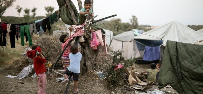 Τα γερμανικά ΜΜΕ αναρωτιούνται πού πήγαν τα λεφτά που πήρε η Ελλάδα για το προσφυγικό