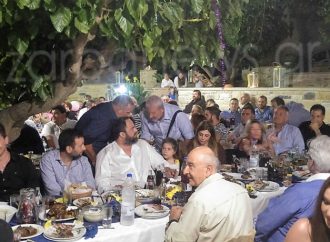 Αγκαλιά και πλάι – πλάι, Άδωνις και Μάκης, υπό τα βλέματα του Βαγγέλη Μαρινάκη και της Ντόρας Μπακογιάννη!!!