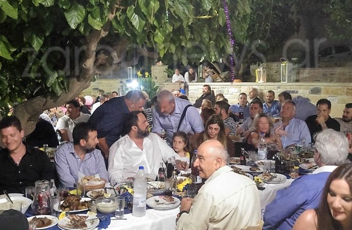 Αγκαλιά και πλάι – πλάι, Άδωνις και Μάκης, υπό τα βλέματα του Βαγγέλη Μαρινάκη και της Ντόρας Μπακογιάννη!!!