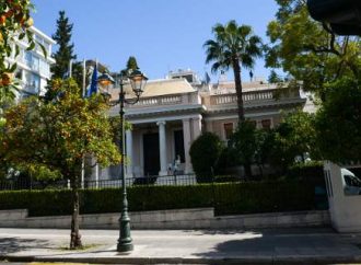 Πιεσμένοι στο Μαξίμου: Νεκροί και αγνοούμενοι επισκιάζουν το πακέτο εξαγγελιών