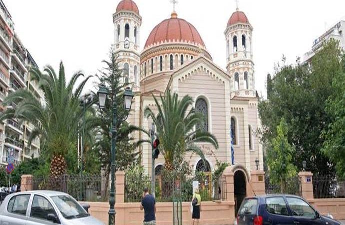 Αναρχικοί έκαναν έφοδο στη Μητρόπολη Θεσσαλονίκης