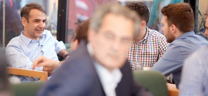 «Ο Τσίπρας δίνει μάχη για την προεδρική καρέκλα του ΣΥΡΙΖΑ» -Εσωστρέφεια βλέπει η ΝΔ