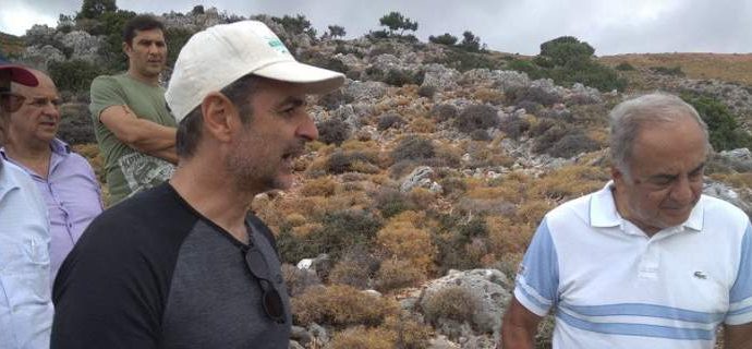 Στο Θέρισο Χανίων ο Κυριάκος Μητσοτάκης -Για την τελευταία επιθυμία του πατέρα του [εικόνες]