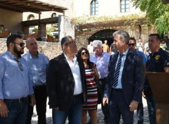 Στο σπίτι του Ρίτσου στη Μονεμβασιά ο Κουτσούμπας [εικόνες]