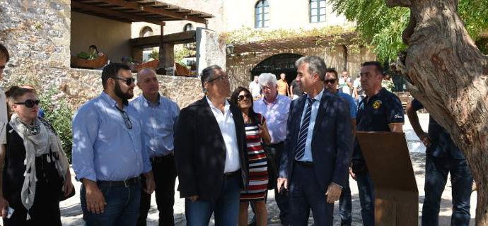 Στο σπίτι του Ρίτσου στη Μονεμβασιά ο Κουτσούμπας [εικόνες]