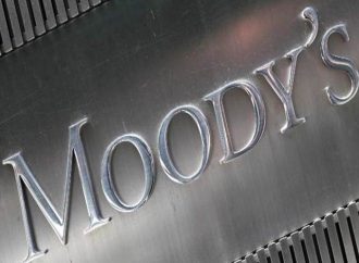 Moody’s: Παραμένει η αβεβαιότητα στην Ελλάδα- Στο 0,7% η ύφεση το 2016