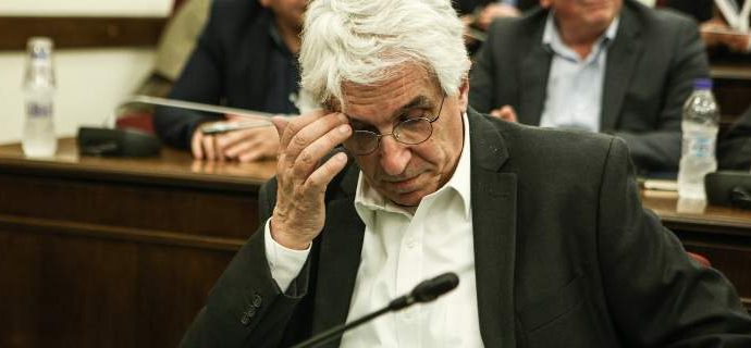 Ο Παρασκευόπουλος τώρα, μετά τον σάλο, παραδέχεται ότι πρέπει να γίνουν αλλαγές στον νόμο του!