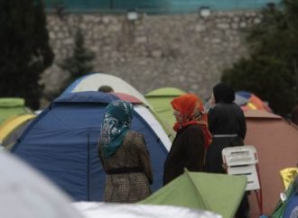 Ασφυξία στον Πειραιά παρά τις μηδενικές ροές, 5.330 πρόσφυγες