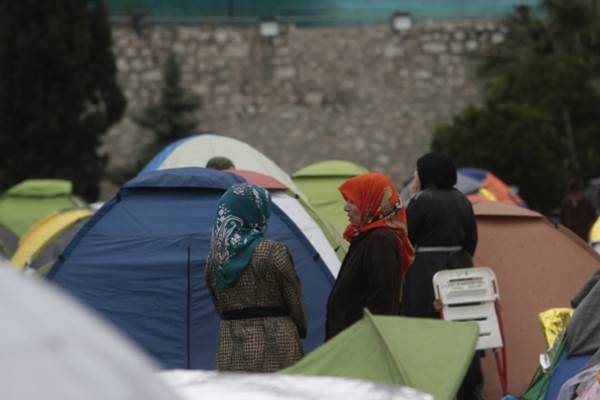 Ασφυξία στον Πειραιά παρά τις μηδενικές ροές, 5.330 πρόσφυγες