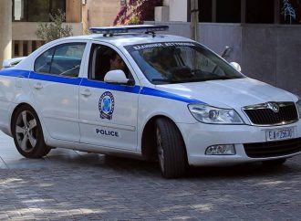 Ζούσε επί δέκα μέρες με τον νεκρό γιο της στην αυλή