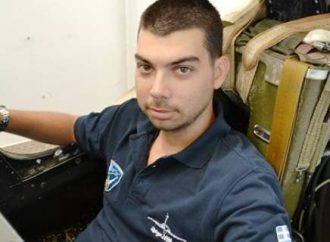 Εφτιαξε πιλοτήριο μαχητικού αεροσκάφους με αυθεντικά εξαρτήματα στο Γαλάτσι [εικόνες]