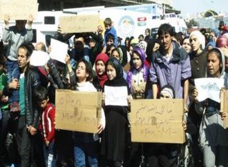 Νέα πορεία διαμαρτυρίας προσφύγων-Ασφυξία στον Πειραιά
